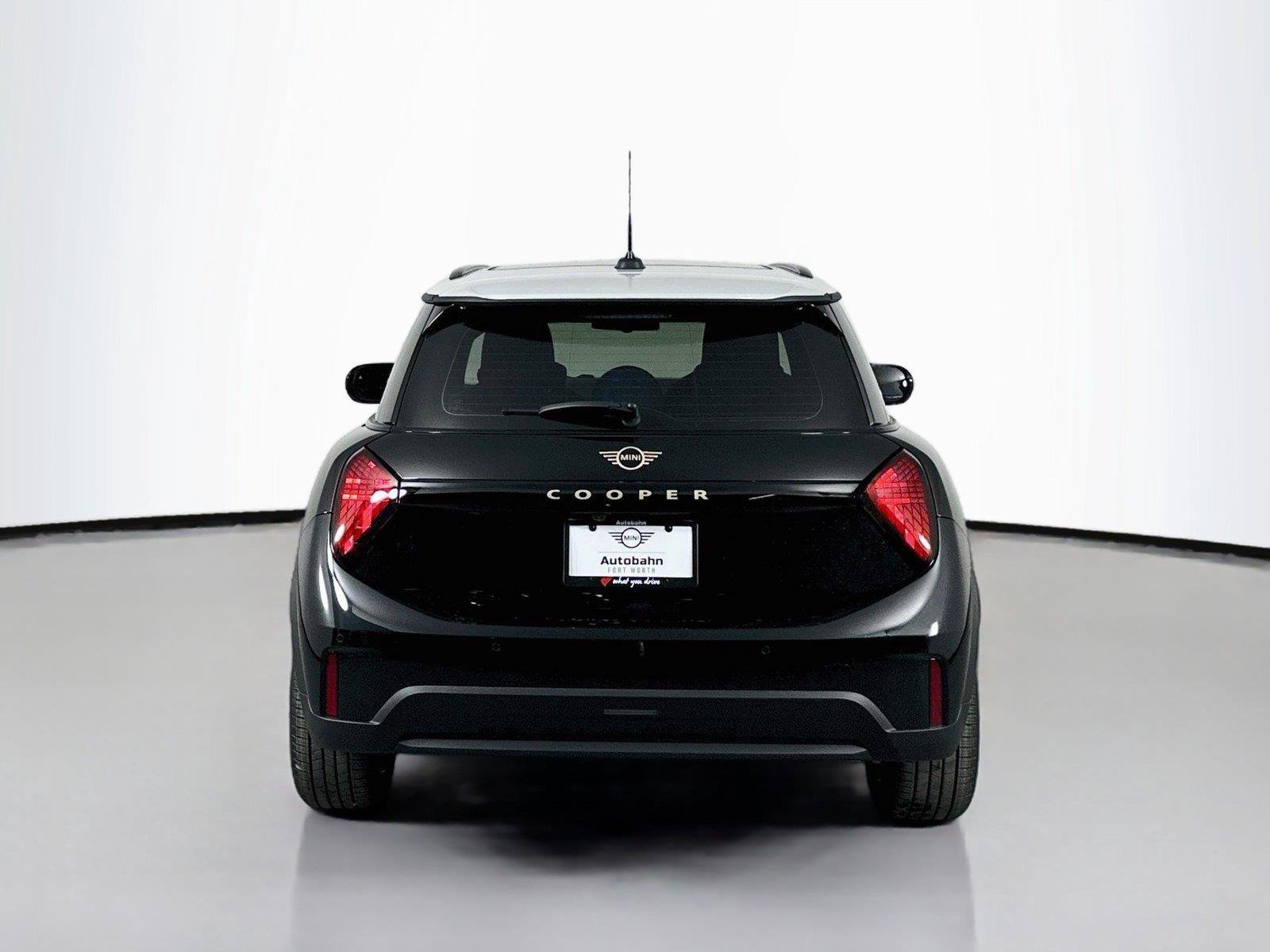 Used 2025 MINI Cooper 2-Door Hardtop FWD image 5