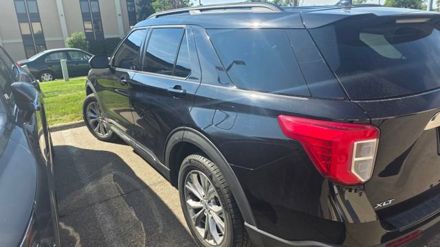 Used 2020 Ford Explorer XLT w/ Equipment Group 202A AWD/4WD image 2
