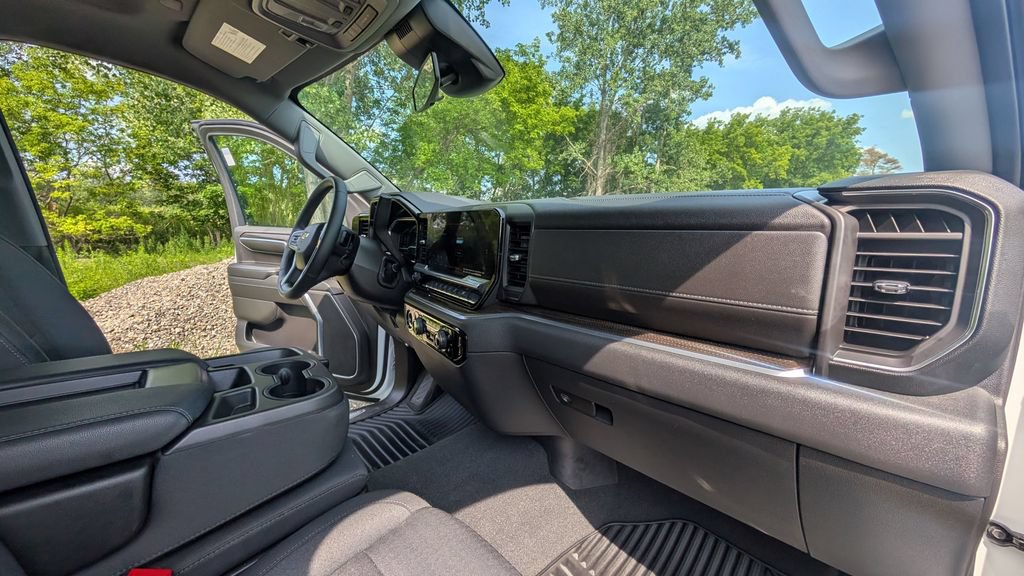 Used 2023 Chevrolet Silverado 1500 LT AWD/4WD image 18