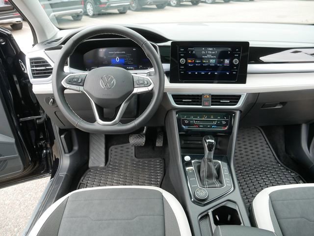 Used 2025 Volkswagen Taos SE AWD/4WD image 21