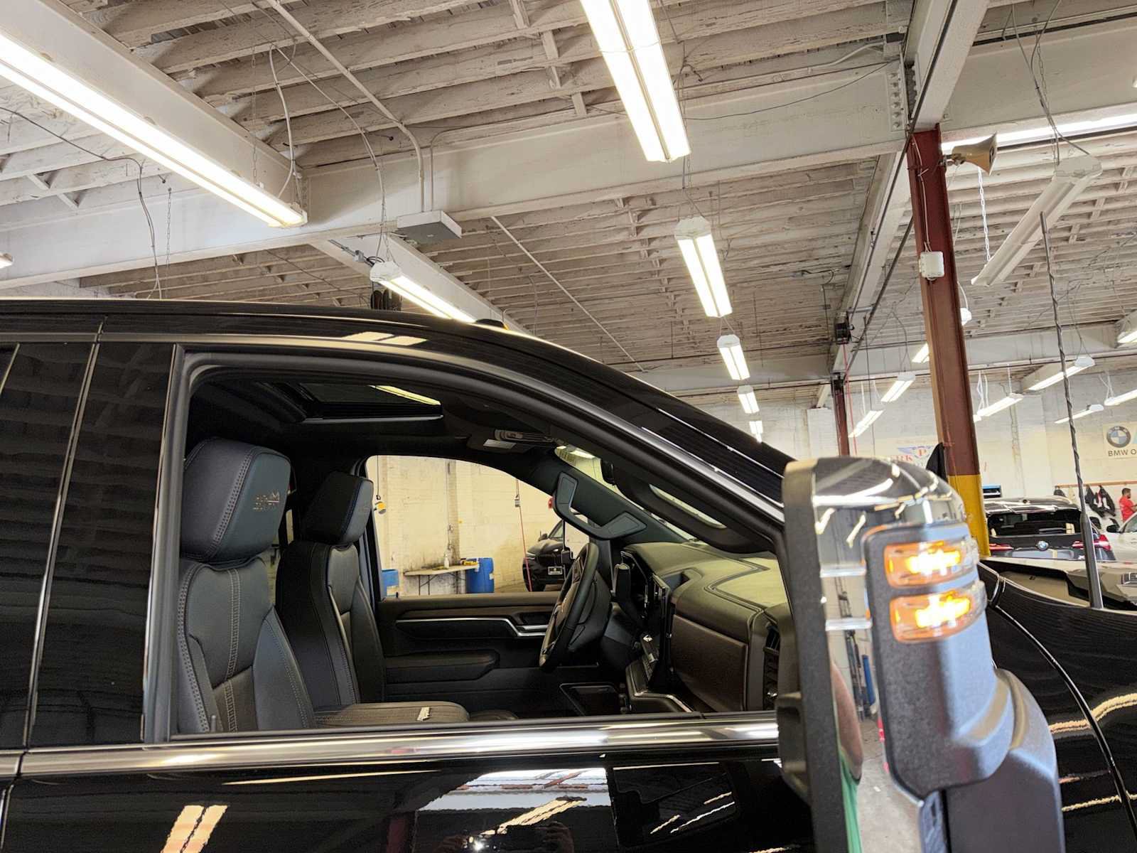 Used 2025 Chevrolet Silverado 2500 High Country w/ High Country Premium Package AWD/4WD image 29