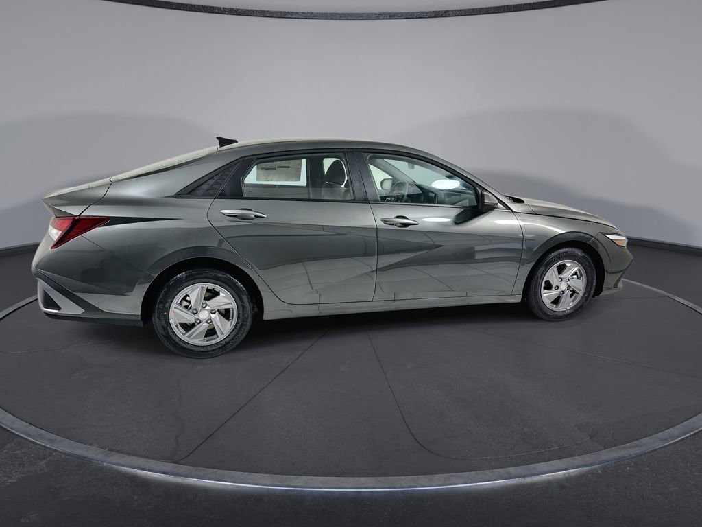 New 2026 Hyundai Elantra SE FWD image 9