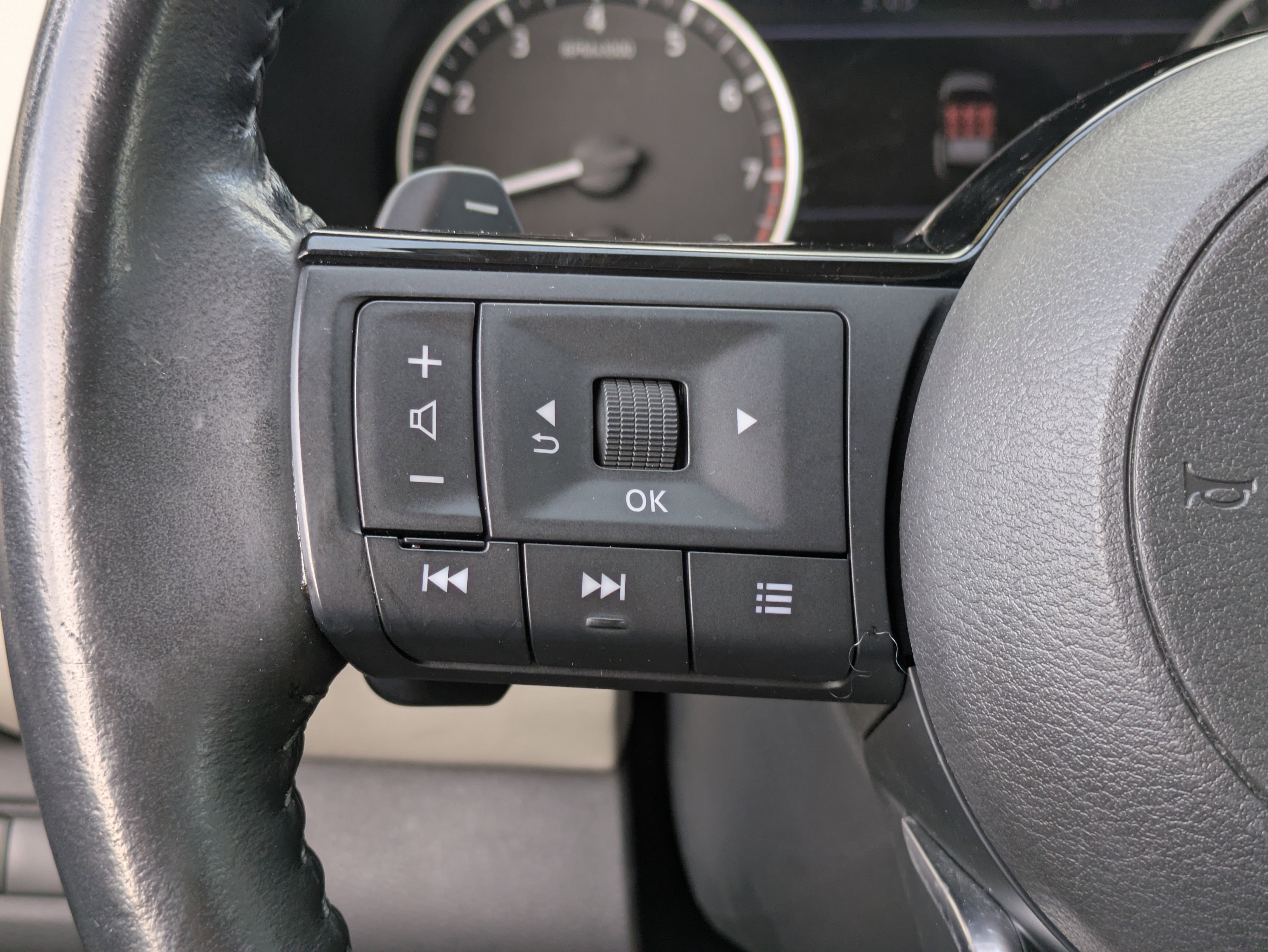 Used 2022 Nissan Pathfinder SL image 24