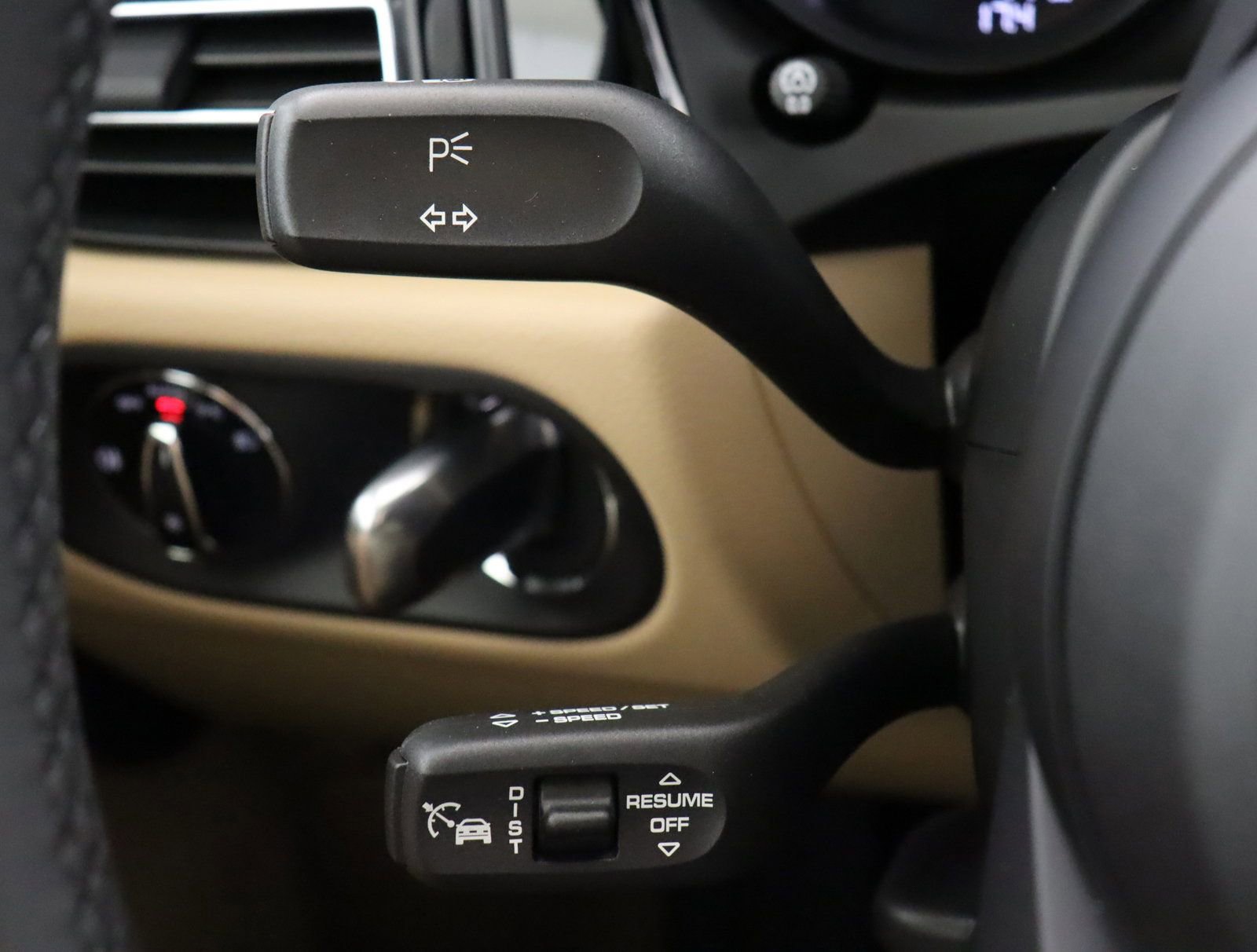 Used 2025 Porsche Macan image 34