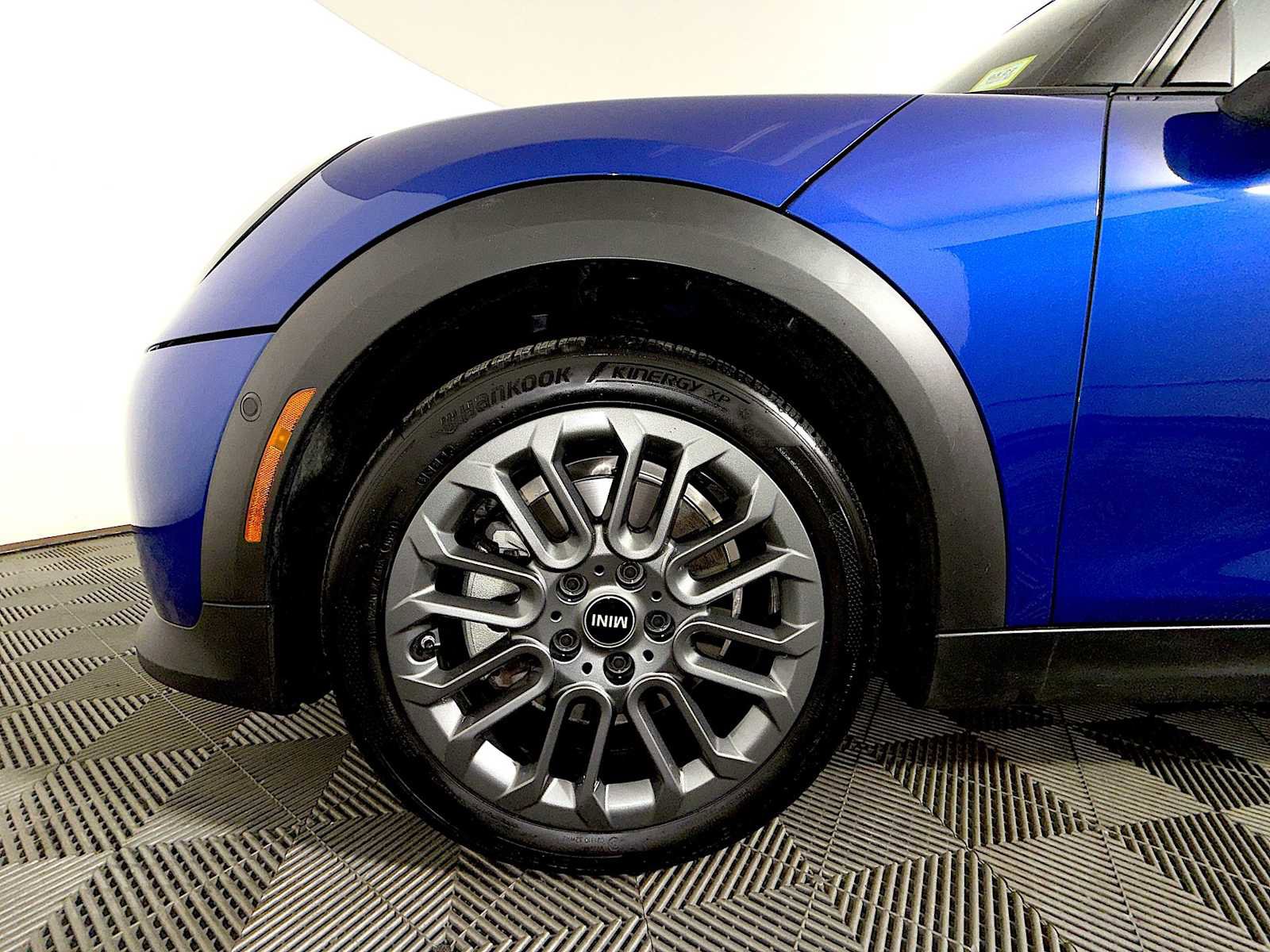 Certified 2025 MINI Cooper S FWD image 8