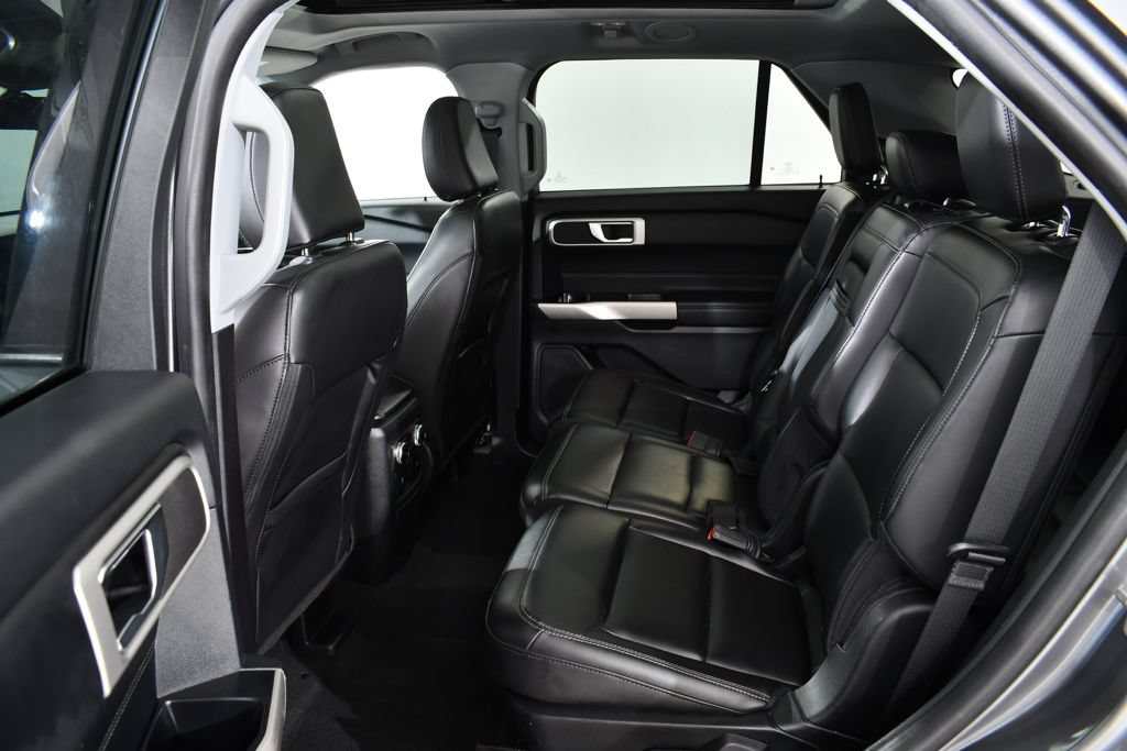 Used 2022 Ford Explorer XLT w/ Equipment Group 202A AWD/4WD image 16
