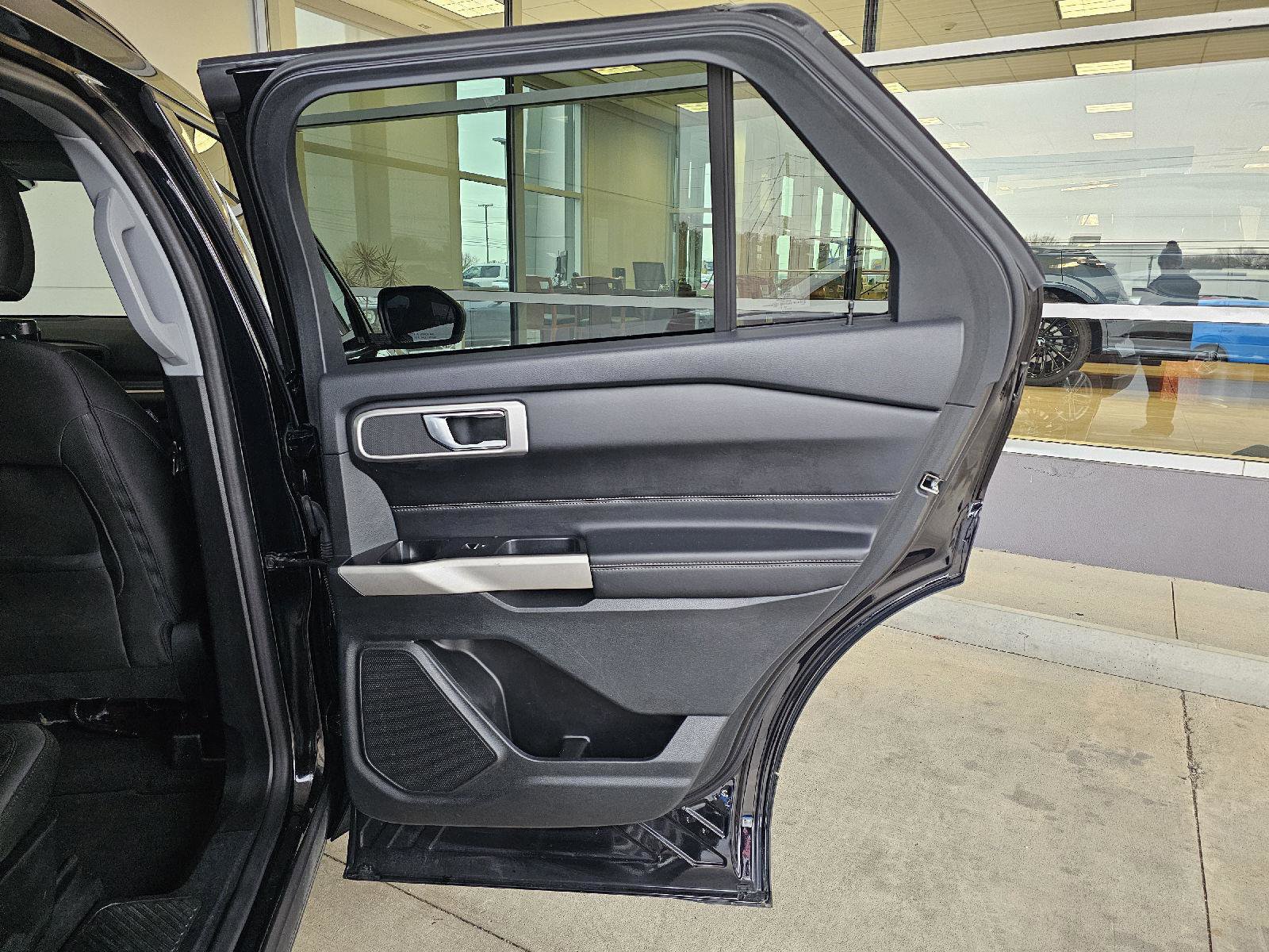 Used 2022 Ford Explorer XLT image 13