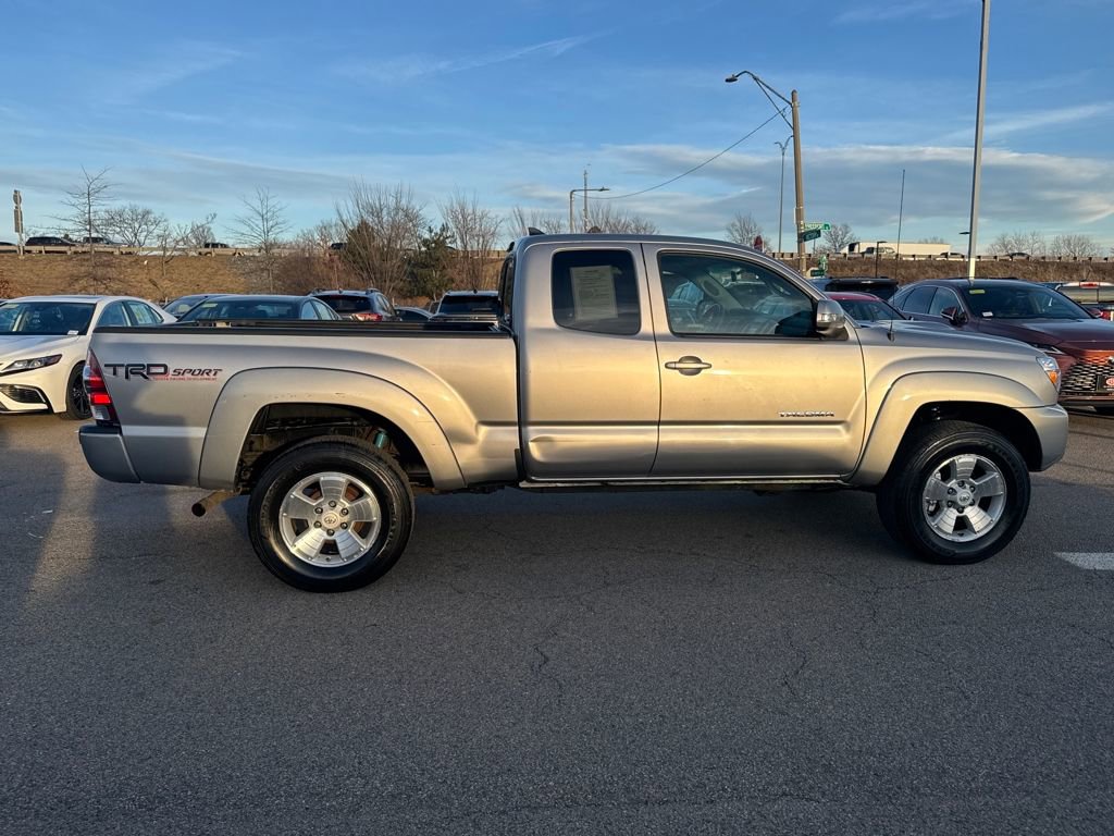 Used 2015 Toyota Tacoma 4x4 Access Cab V6 w/ TRD Sport Package image 8