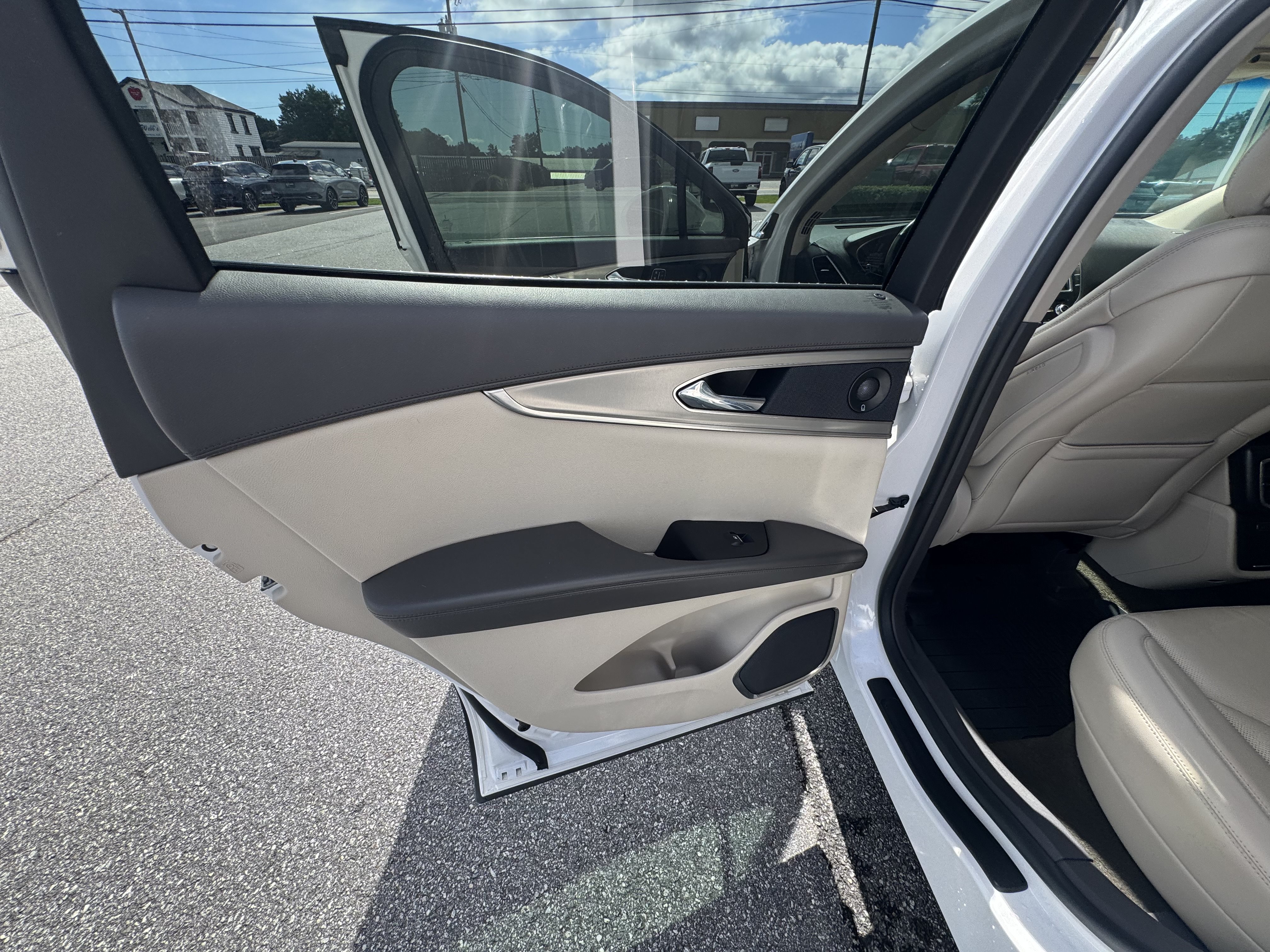 Used 2019 Lincoln Nautilus Reserve FWD image 8