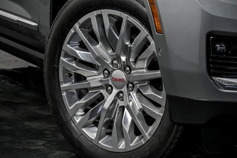 Used 2025 GMC Yukon Denali w/ Denali Reserve Package RWD image 3