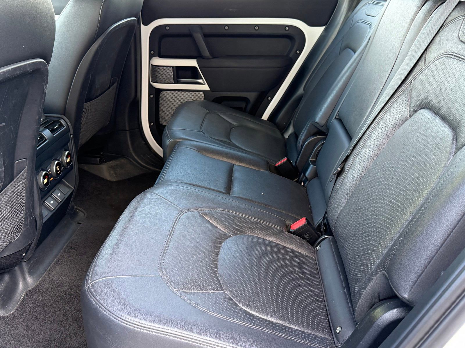 Used 2023 Land Rover Defender 130 S image 24