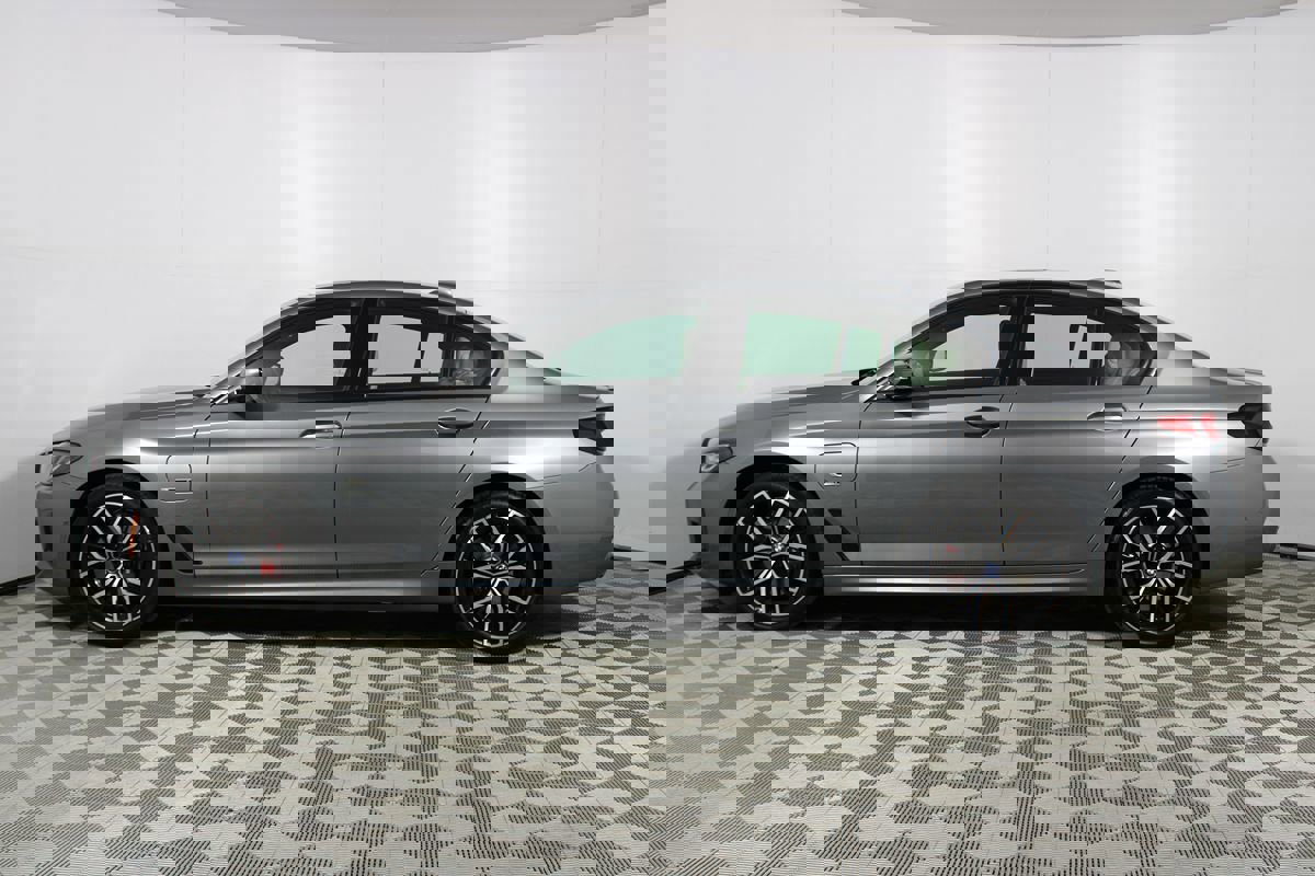 Used 2023 BMW 530e 530e w/ M Sport Package image 37