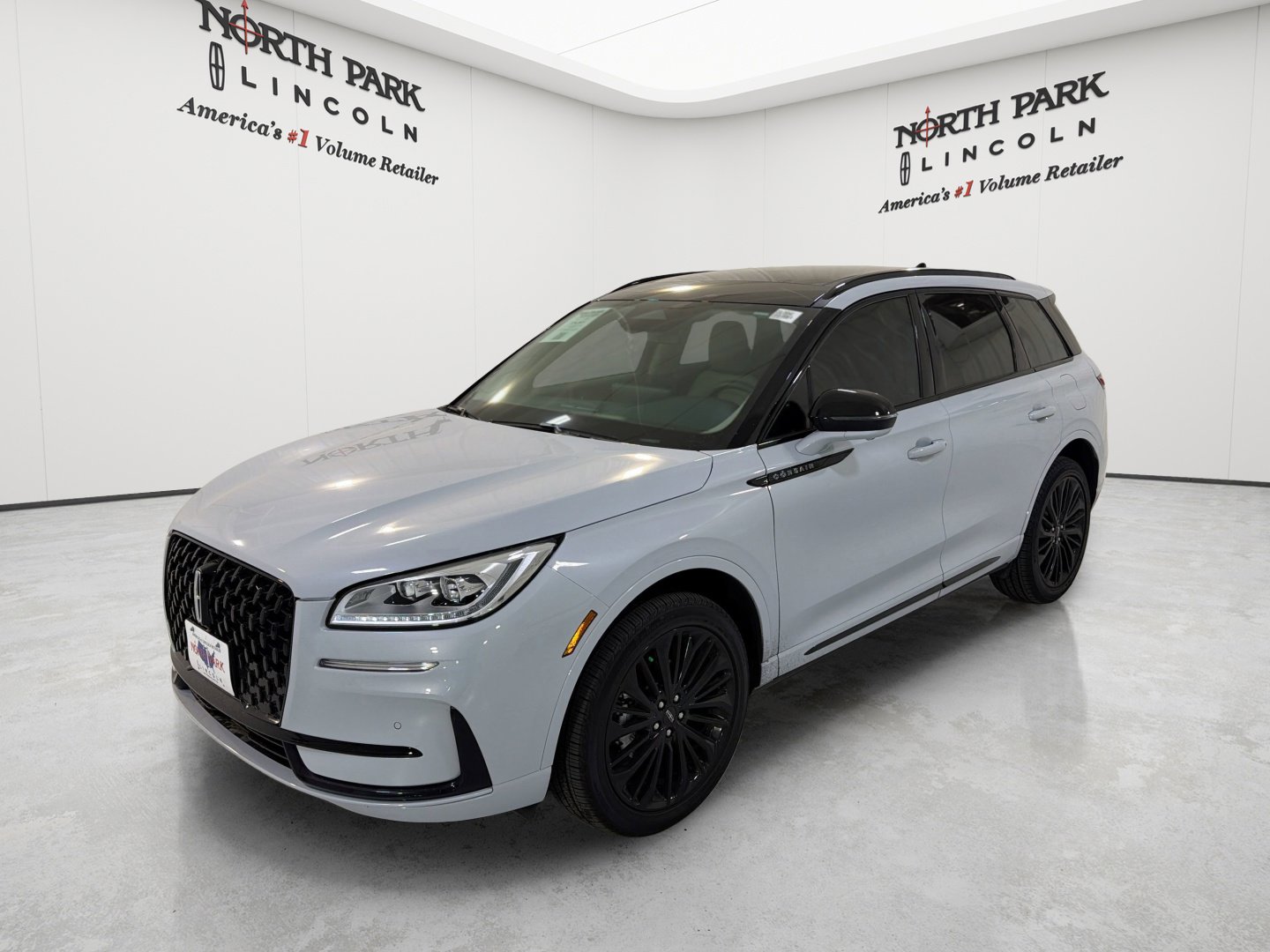 New 2026 Lincoln Corsair Reserve w/ Jet Appearance Package AWD/4WD image 1