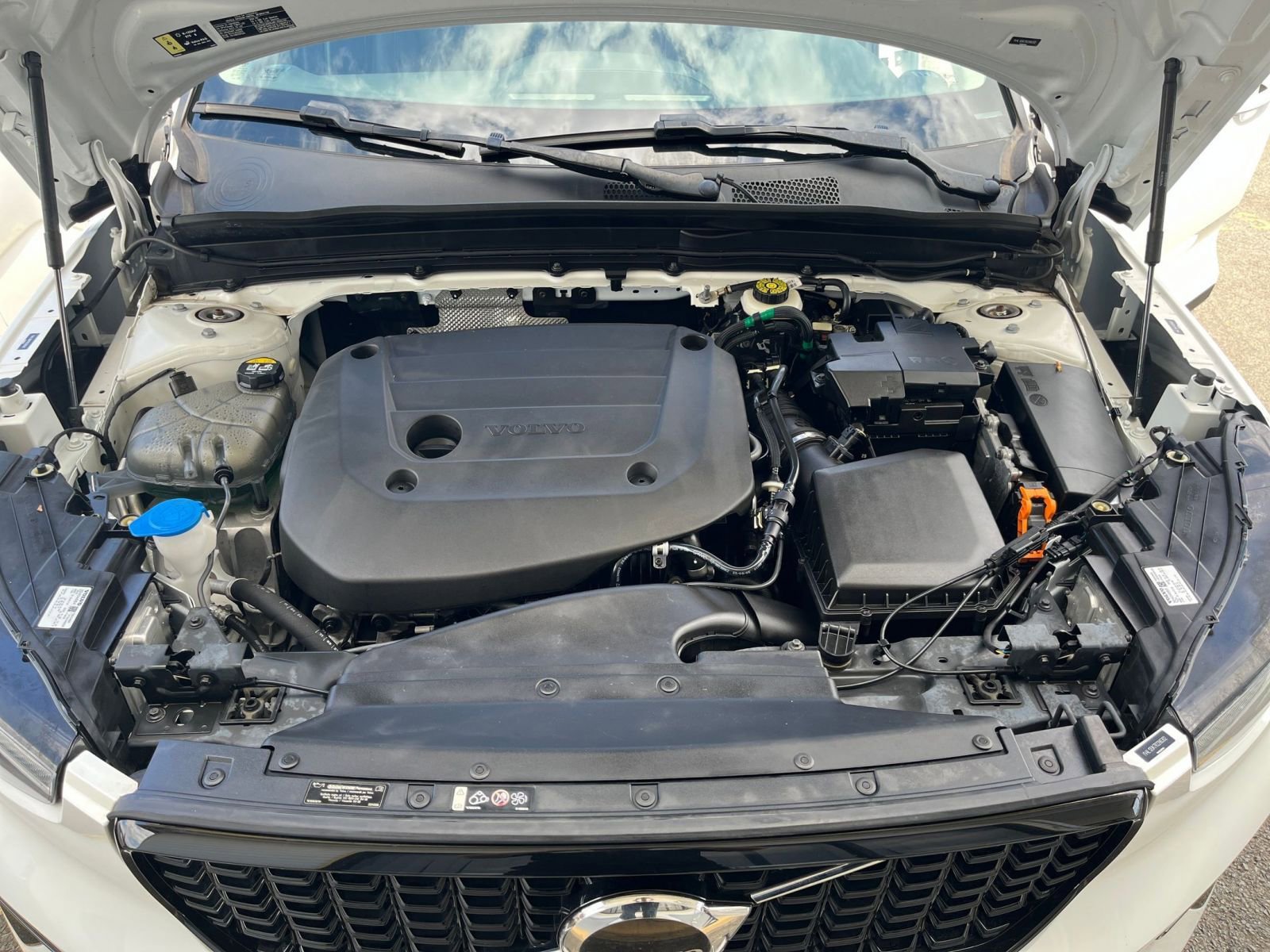 Used 2024 Volvo XC40 B5 Core AWD/4WD image 33