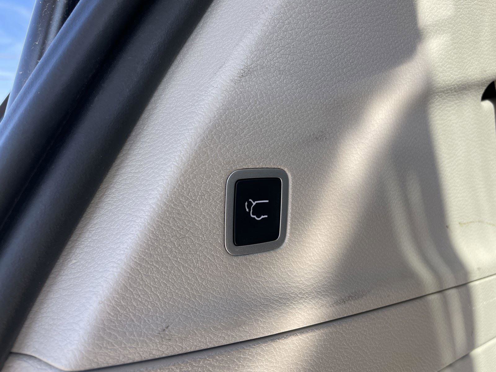 Used 2023 Chrysler Pacifica Touring-L image 47