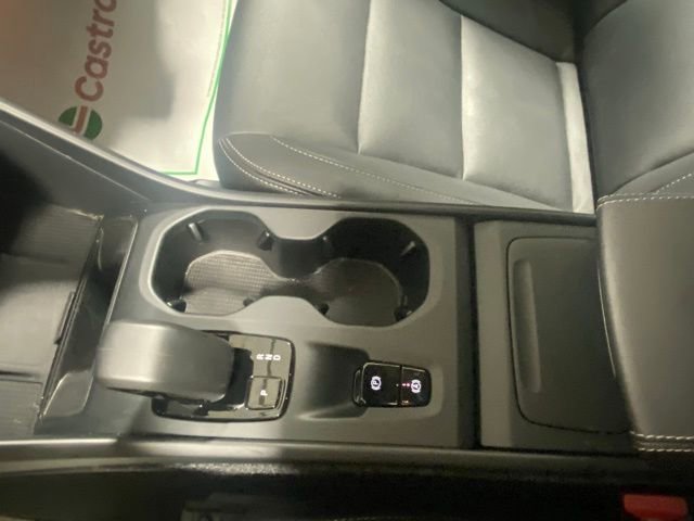 Certified 2025 Volvo XC40 B5 Core AWD/4WD image 26