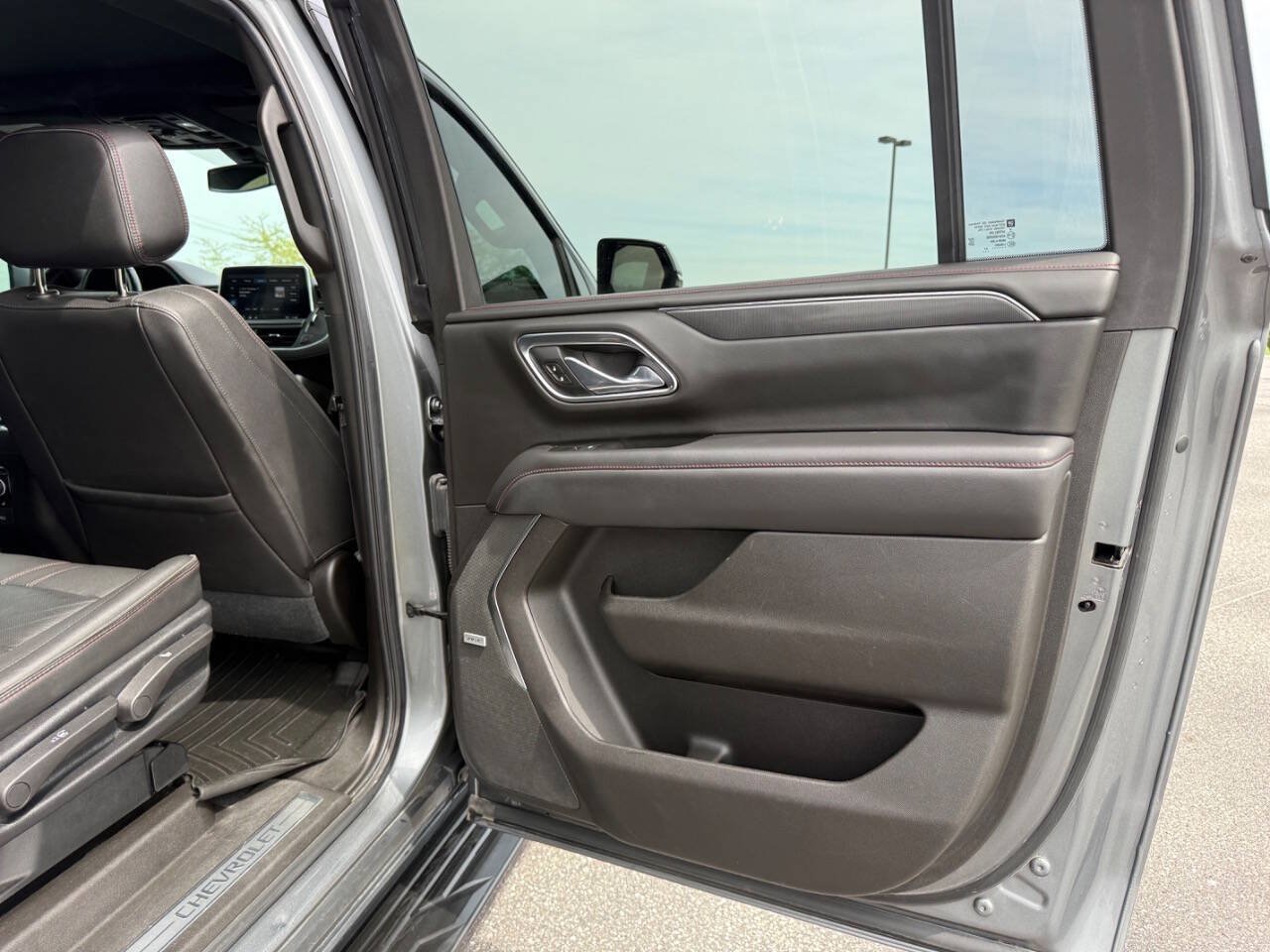 Used 2021 Chevrolet Suburban RST w/ Luxury Package AWD/4WD image 17