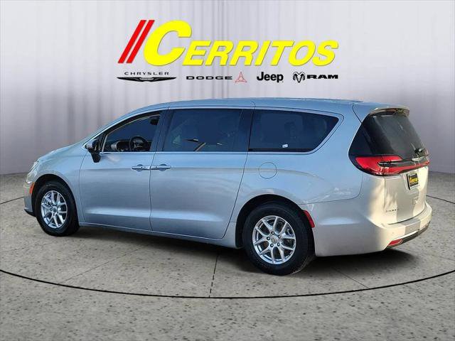 Certified 2023 Chrysler Pacifica Touring-L FWD image 2