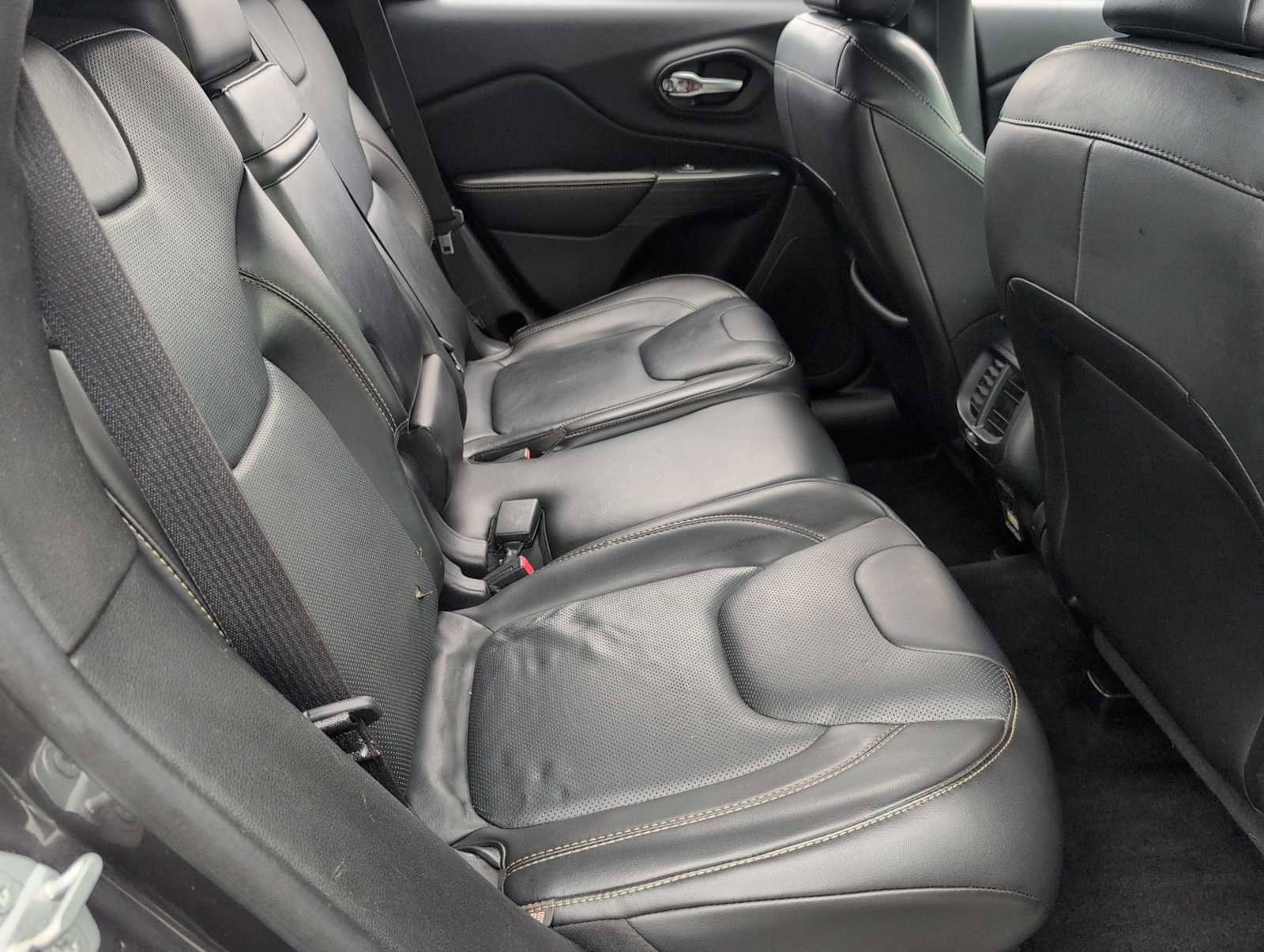 Used 2015 Jeep Cherokee Limited w/ Luxury Group image 21