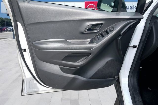 Used 2022 Chevrolet Trax LT w/ Redline Edition AWD/4WD image 20