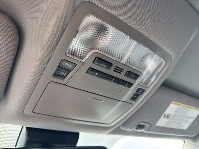 Used 2019 Toyota Highlander XLE AWD/4WD image 27