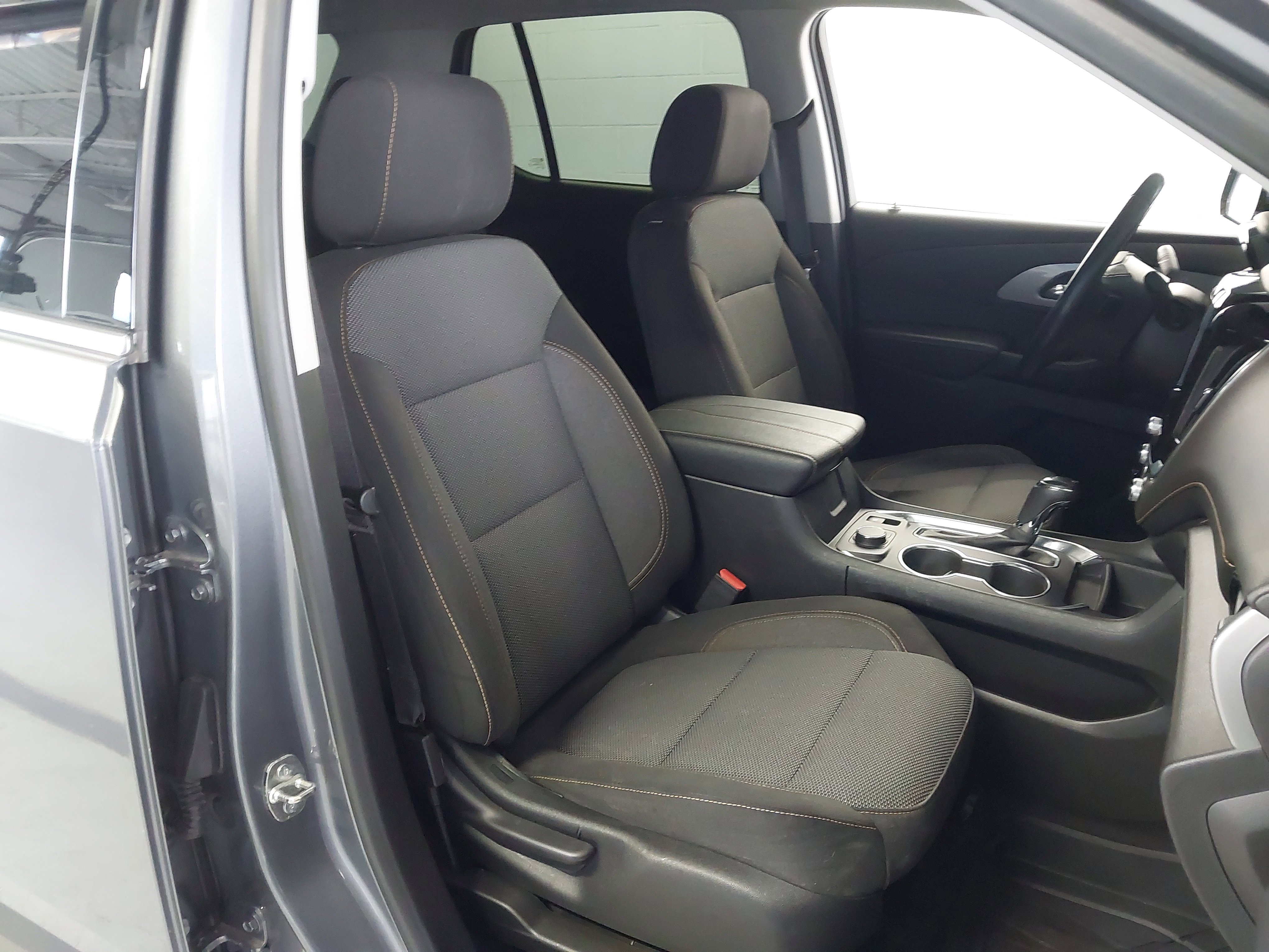Used 2020 Chevrolet Traverse LT FWD image 28