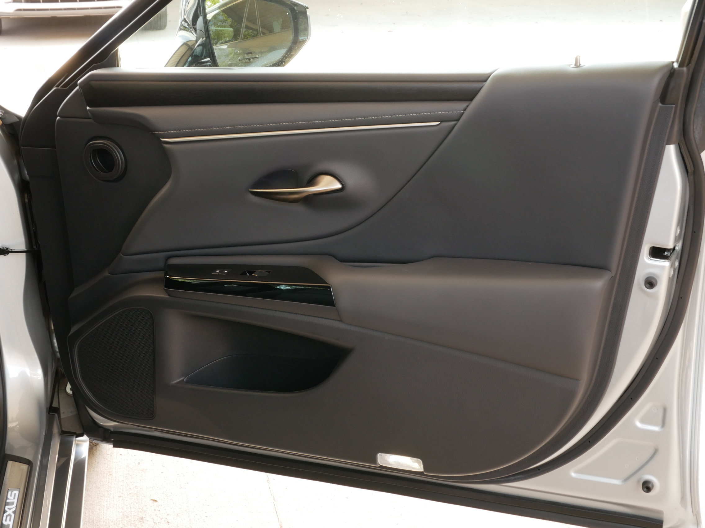 Certified 2025 Lexus ES 350 w/ Premium Package FWD image 12