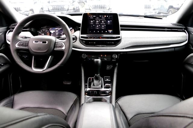 Used 2025 Jeep Compass Latitude image 26