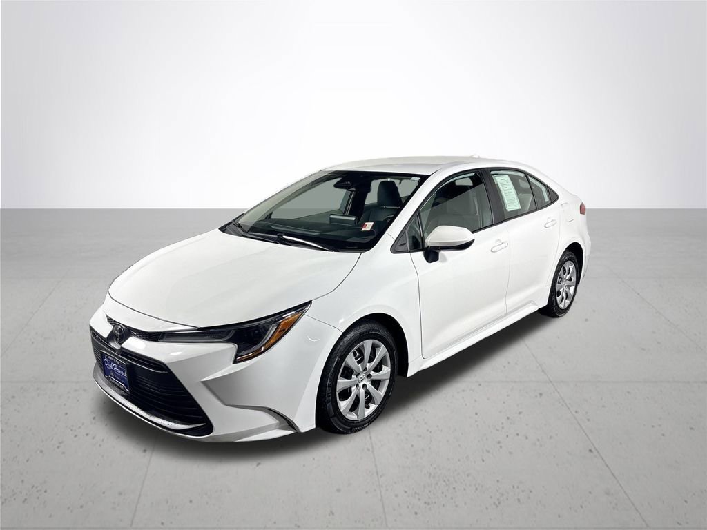 Used 2023 Toyota Corolla LE image 2