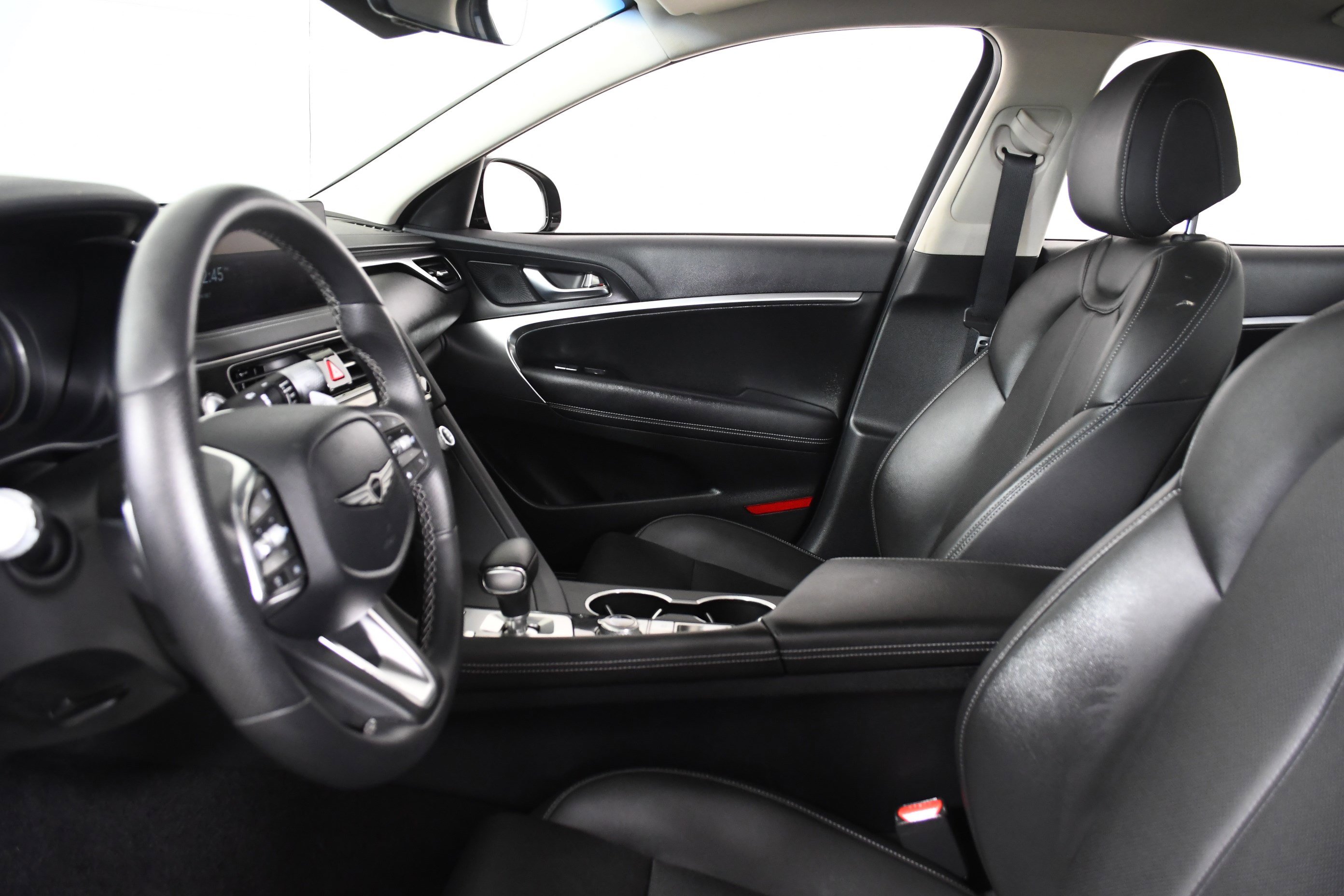 Used 2025 Genesis G70 2.5T image 19