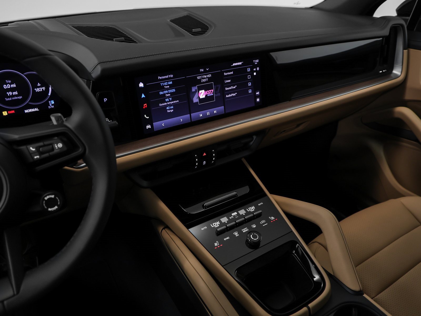 Used 2025 Porsche Cayenne image 33