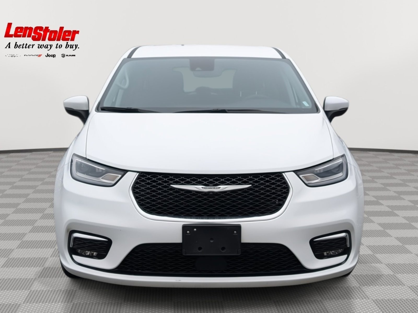 Used 2023 Chrysler Pacifica Touring-L image 8