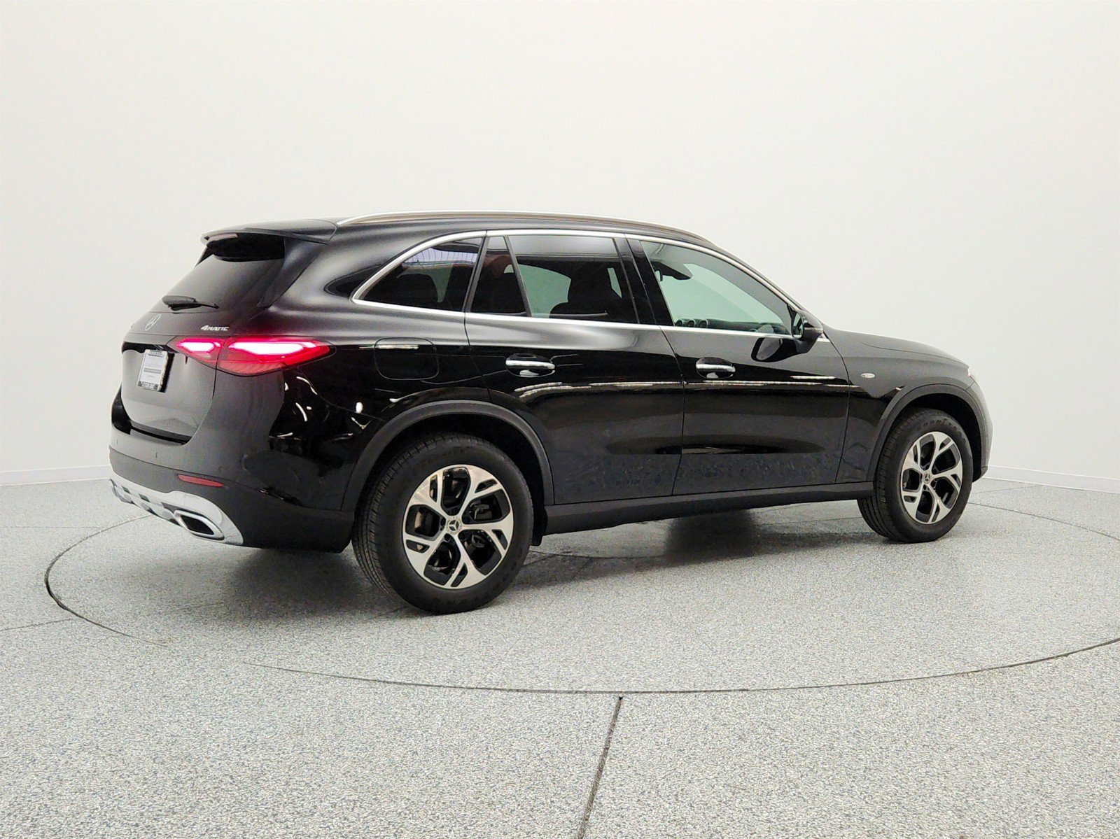 Used 2025 Mercedes-Benz GLC 350e 4MATIC image 5
