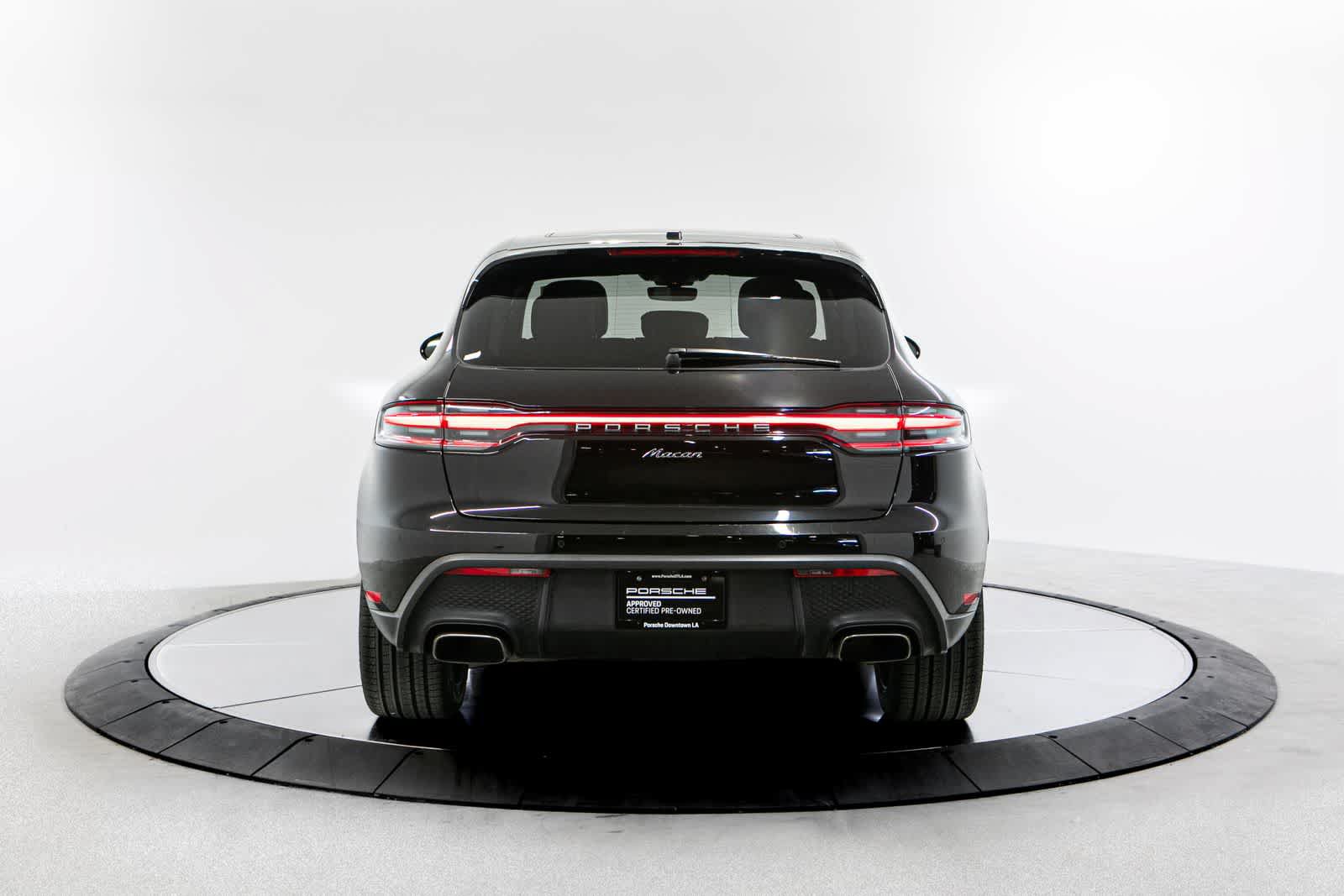 Certified 2022 Porsche Macan AWD/4WD image 6