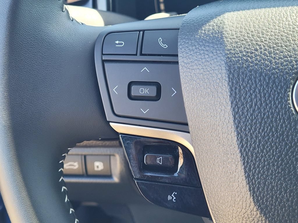 Used 2025 Toyota Camry SE AWD/4WD image 14