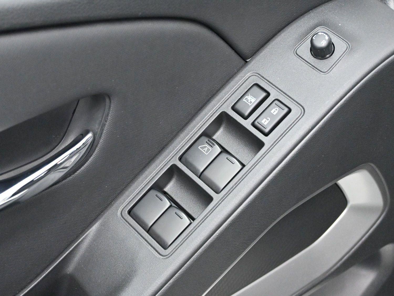 Used 2024 Nissan Frontier SV w/ Hardbody Edition image 9