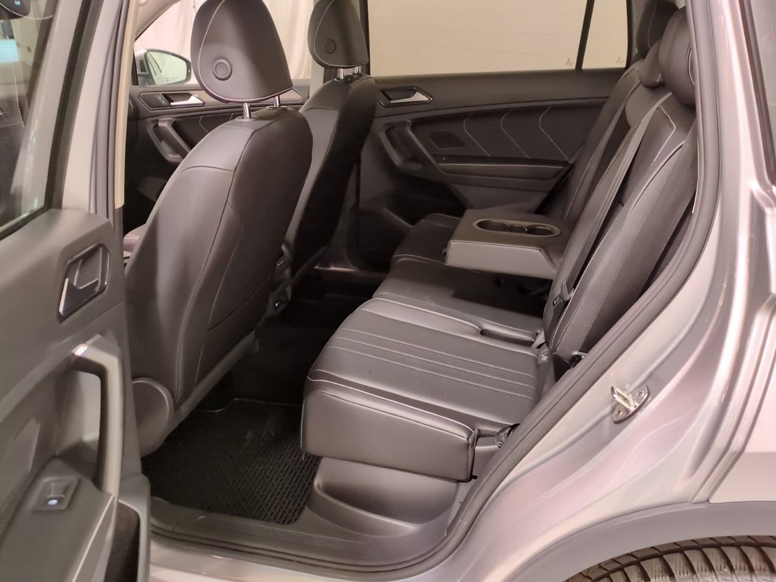 Used 2022 Volkswagen Tiguan SE image 14