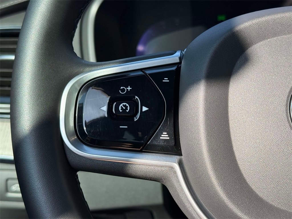 Used 2023 Volvo XC90 B6 Ultimate w/ Protection Package Premier image 33