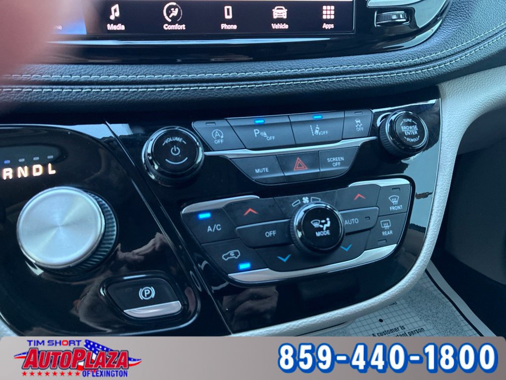 Used 2022 Chrysler Pacifica Touring-L FWD image 30