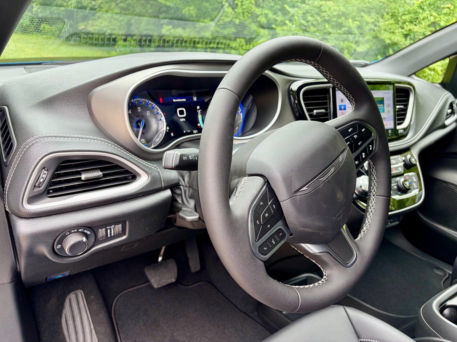 New 2027 Chrysler Pacifica Select FWD image 12