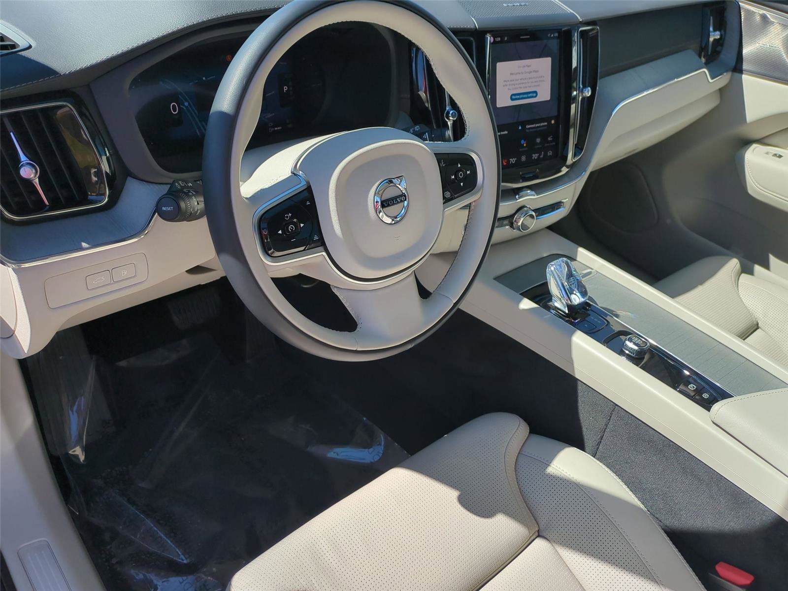 Used 2025 Volvo XC60 T8 Ultra w/ Protection Package Premier image 9