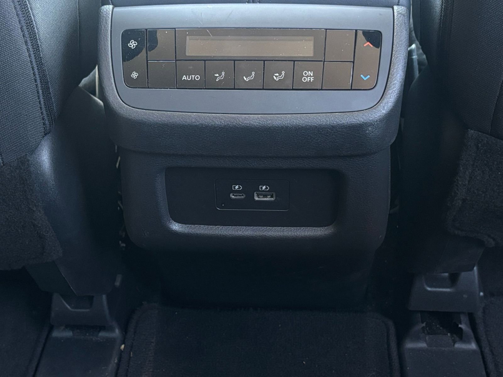 Used 2025 Nissan Pathfinder SV FWD image 30