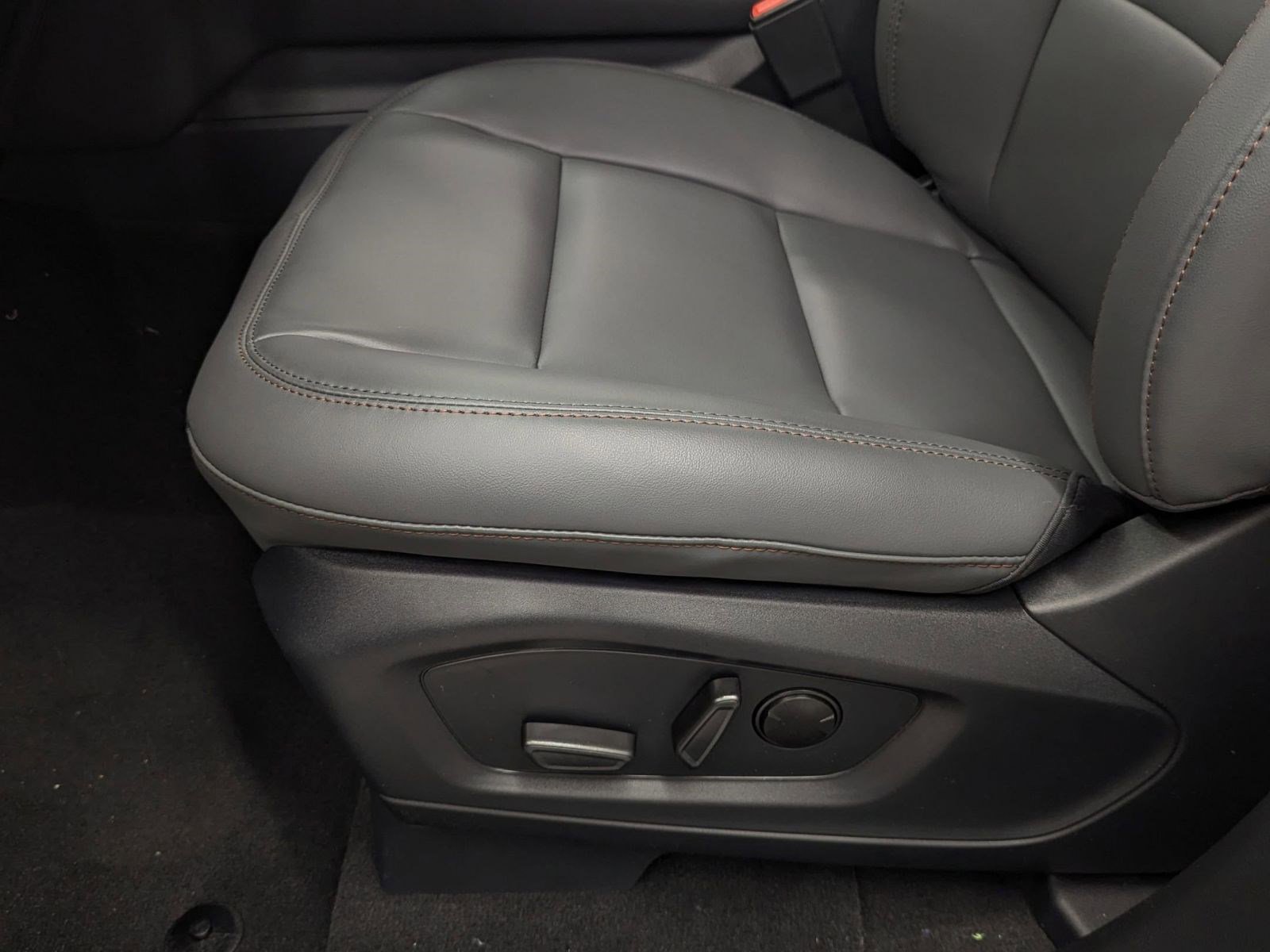 New 2026 Ford Explorer Active w/ Active Comfort Package image 11