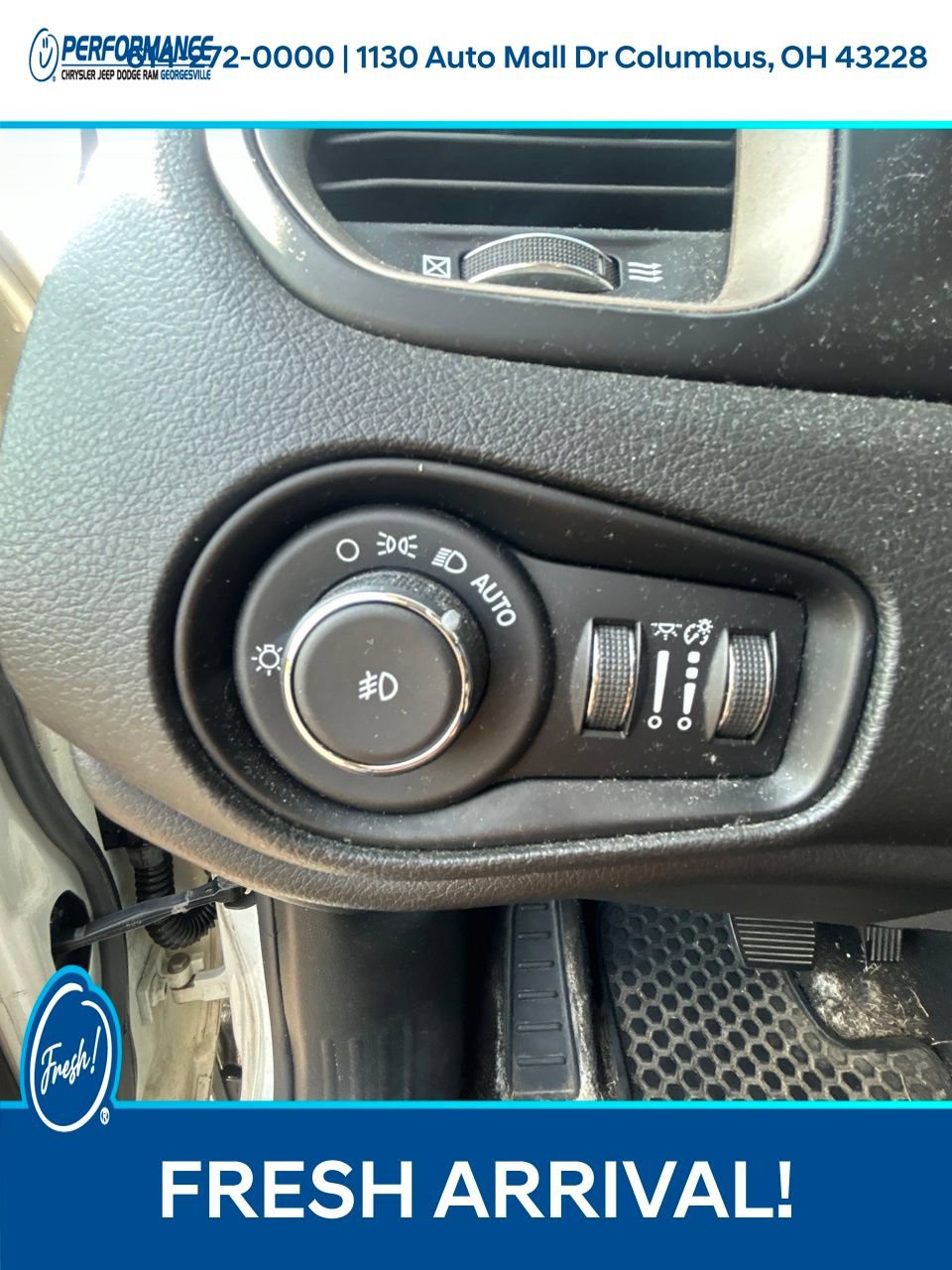 Used 2017 Jeep Renegade Latitude w/ Cold Weather Group AWD/4WD image 19