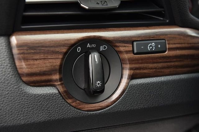 Certified 2022 Volkswagen Passat 2.0T image 12