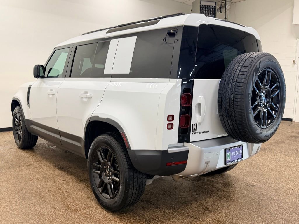 Used 2025 Land Rover Defender 110 S image 3