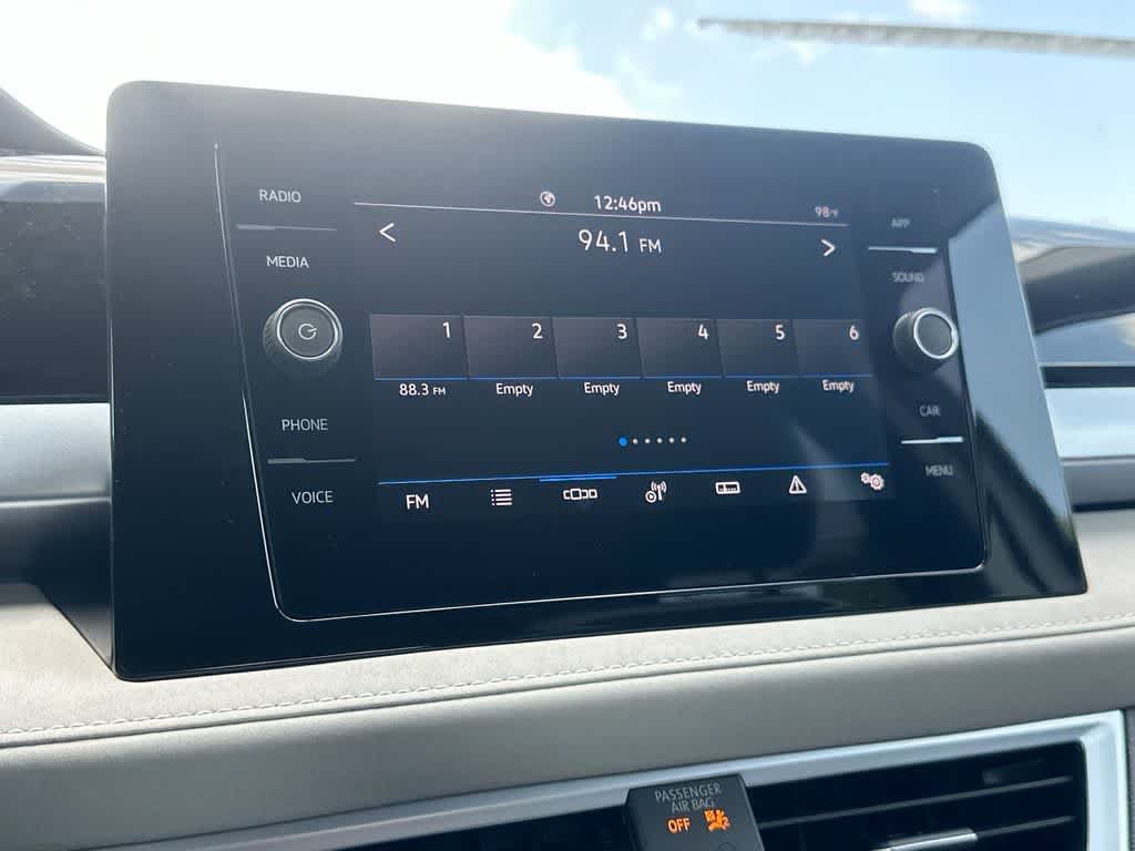 New 2026 Volkswagen Taos SE FWD image 17