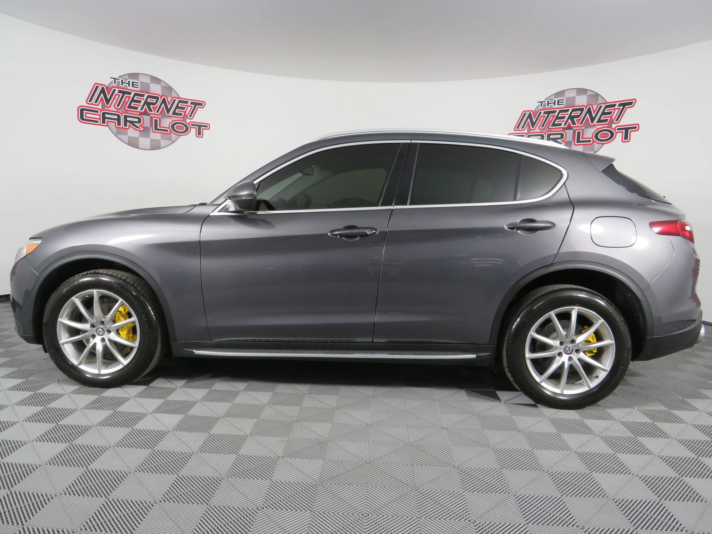 Used 2018 Alfa Romeo Stelvio Ti image 4