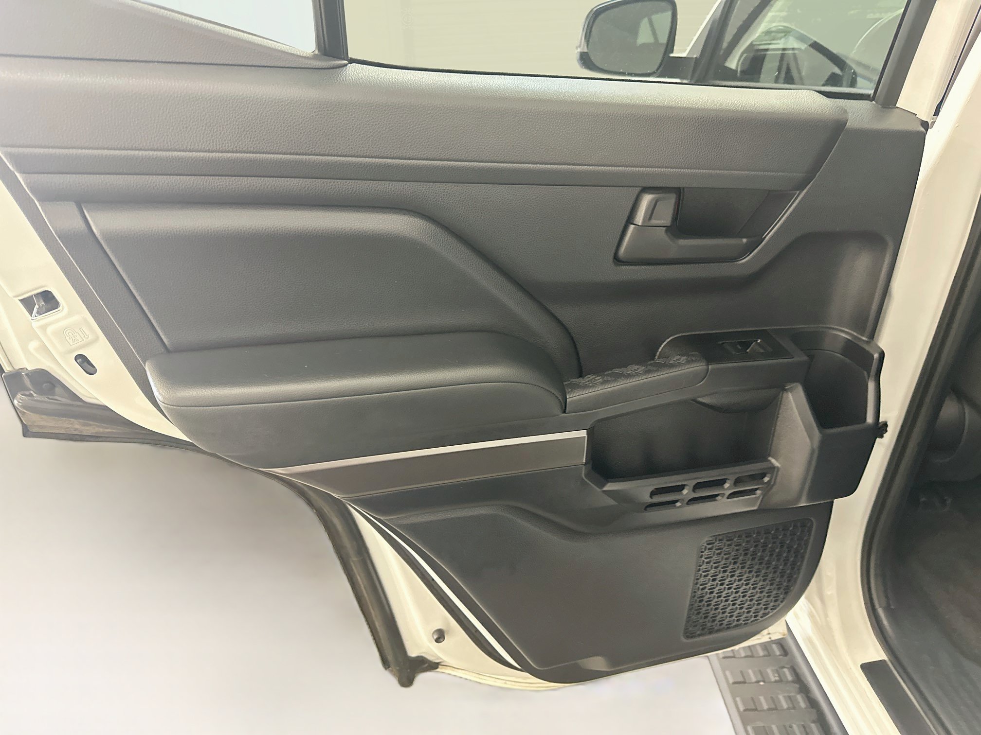 Used 2025 Toyota 4Runner SR5 AWD/4WD image 27