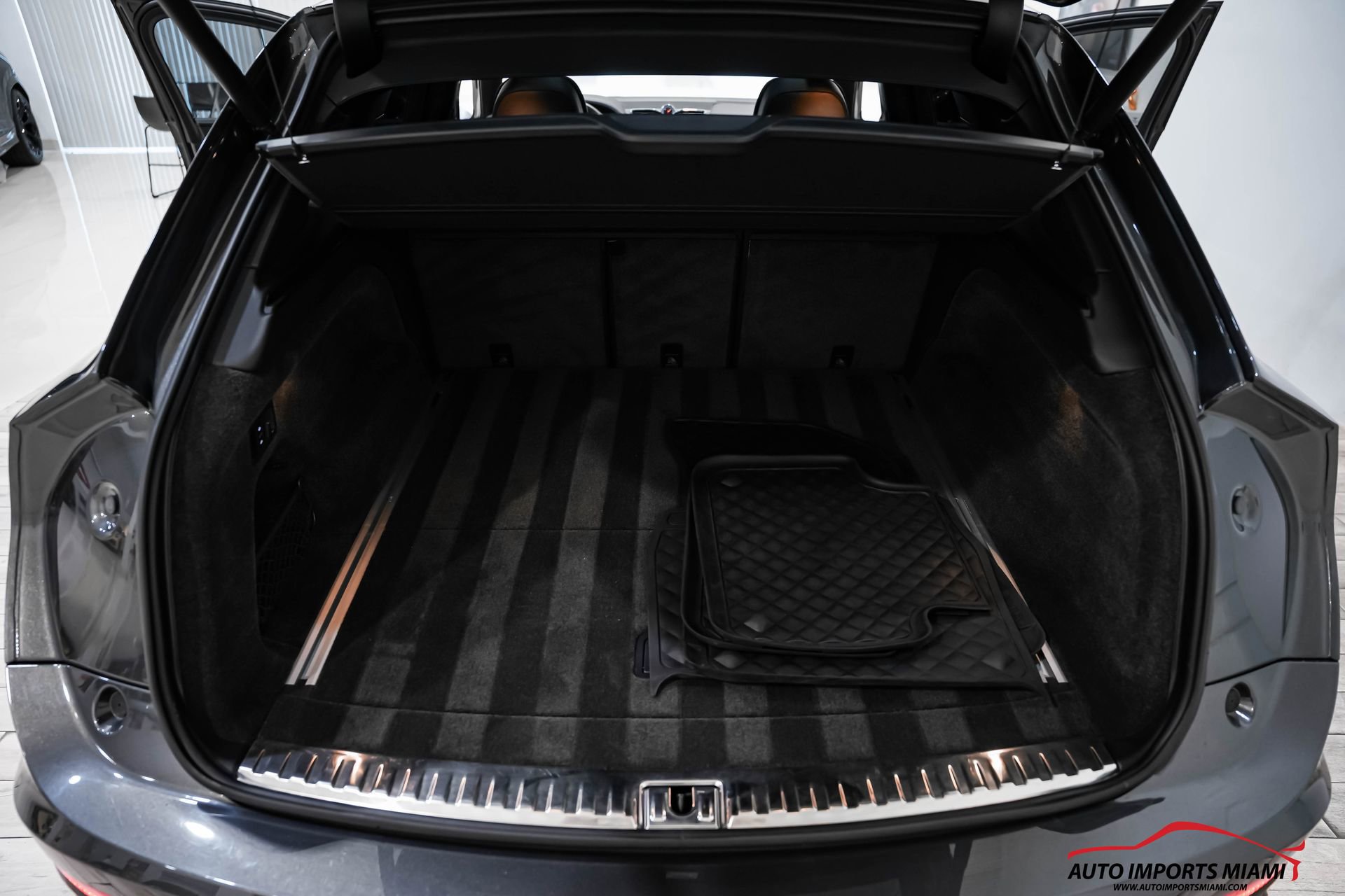 Used 2021 Bentley Bentayga AWD/4WD image 69